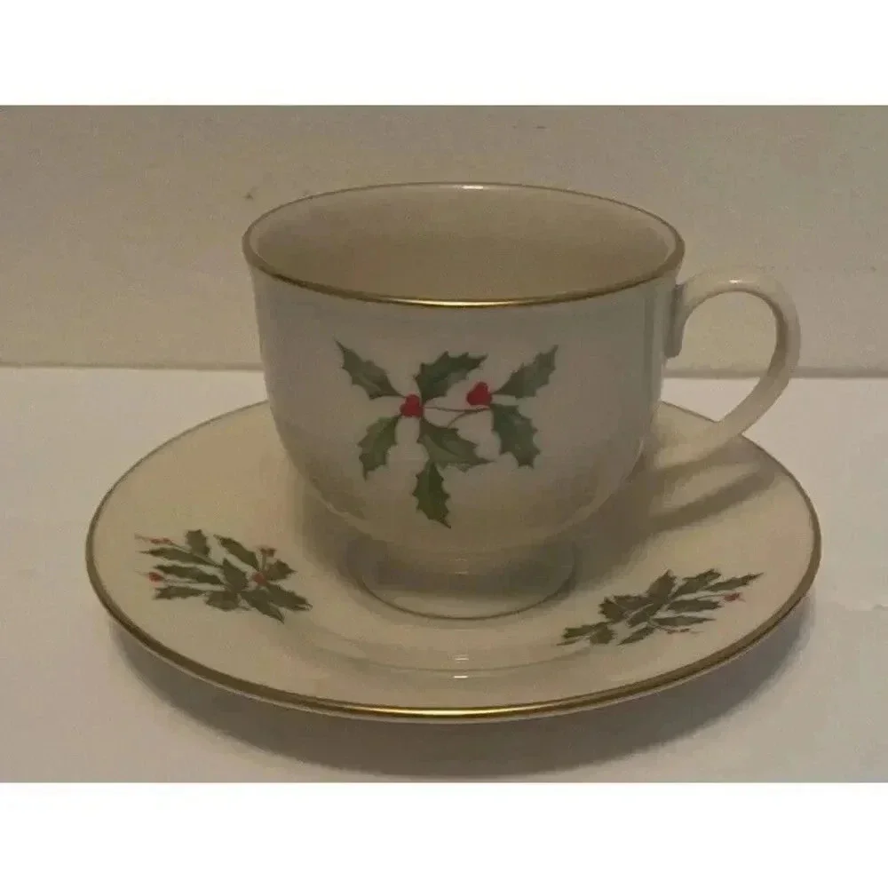 Lenox Holiday Holly Special Christmas Cup‎ and Saucer Coffee  Porcelain Ivory